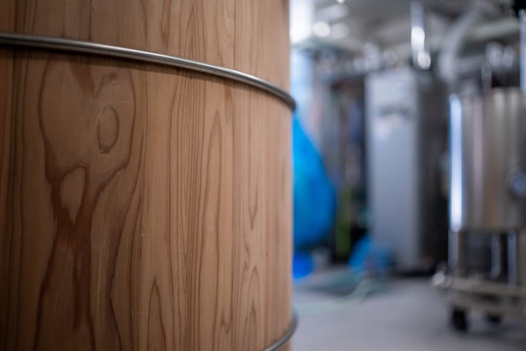 日本酒造りをしていた杜氏がレシピを開発していて、伝統的な日本酒の製法と現代的なクラフトビールの製法を融合した、新たなスタイルを確立している