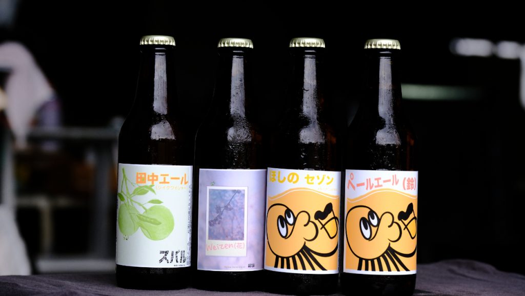 右2つのラベルにあるタコのマークは「ご多幸」をモチーフに、ビールで幸せを増やせたらという思いを込めている