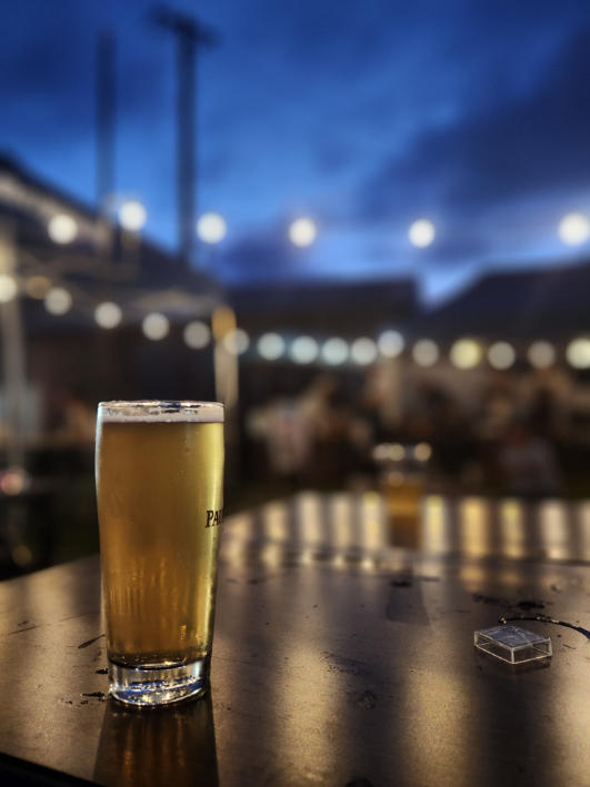 「ヘレス」どの食事にも合わせやすく、飲みやすい一杯。まずはへレスで乾杯！