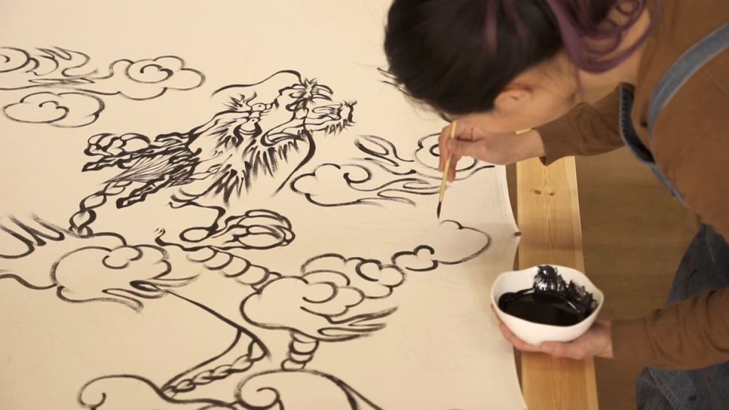 わが子が初めて接する職人技　江戸手描きこいのぼり職人「三代目　金龍」