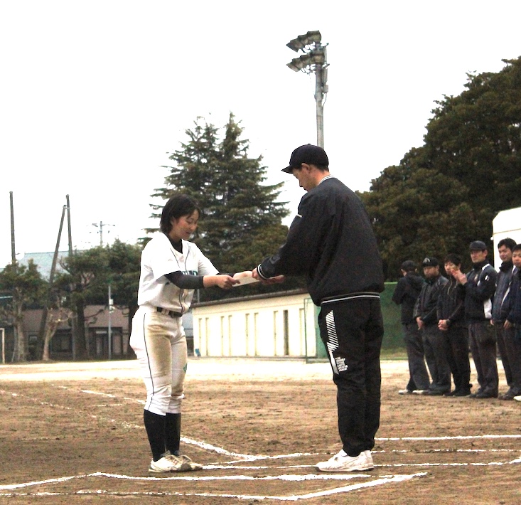 女子軟式野球「千葉マリンスターズヤング」　男子チーム参加の大会に初出場の女子チームが優勝の快挙