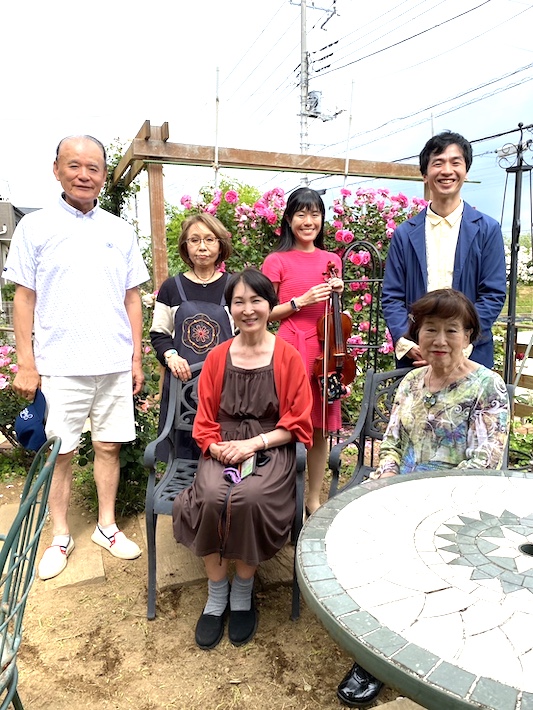 ワンコインで特別な休日　バラと音楽のオープンガーデン