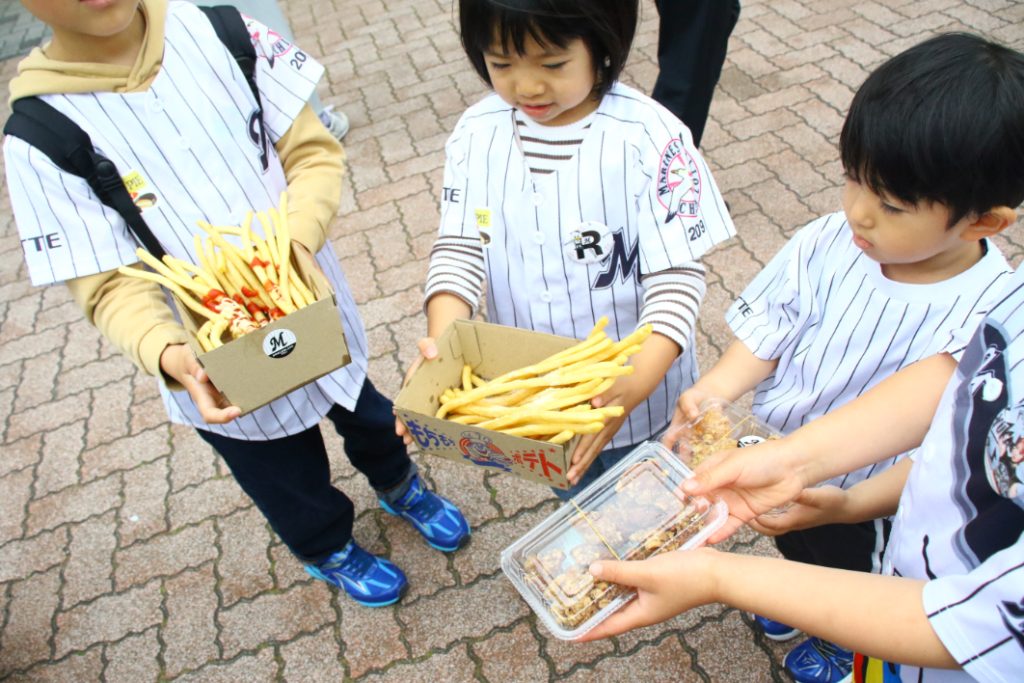 みんな大好き！唐揚げとポテトを買ったよ～！
