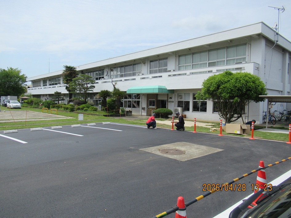 新たな拠点は、旧大井沢小学校を再活用した「もりや学びの里」内に