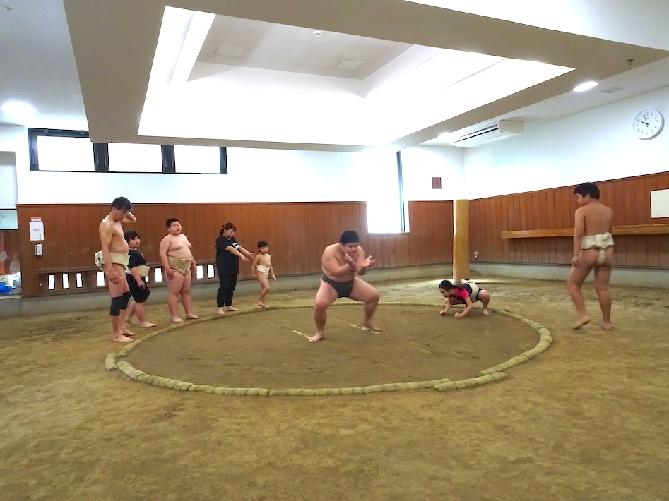 厳しくも伸び伸びと稽古中　船橋相撲クラブ