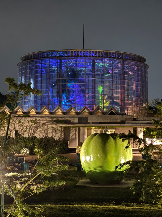 アップルガーデンからのBOTANICA MUSEUM