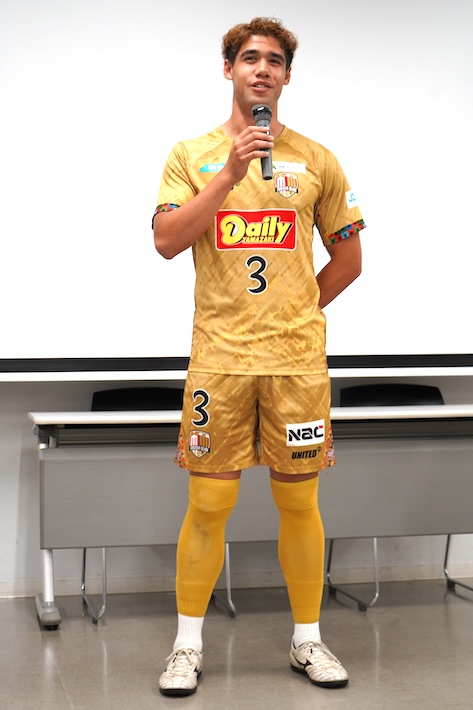 スポーツとアートの融合で唯一無二の一着を　サッカークラブ市川SC × イチカワフォント　新ユニホーム誕生