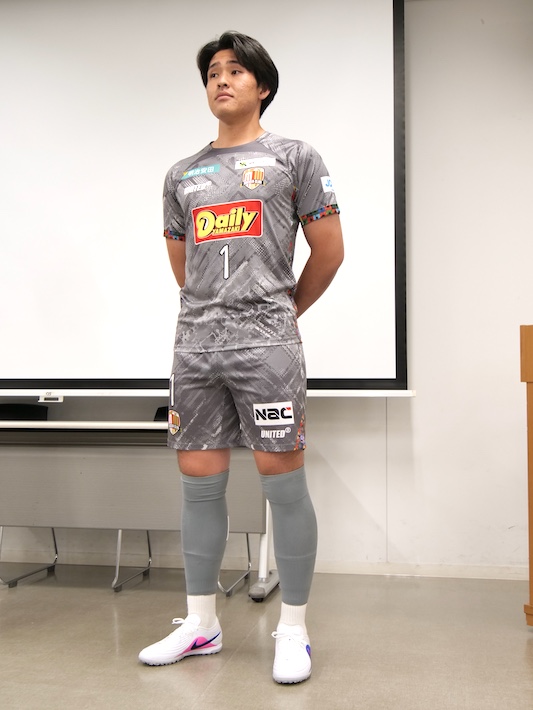 スポーツとアートの融合で唯一無二の一着を　サッカークラブ市川SC × イチカワフォント　新ユニホーム誕生