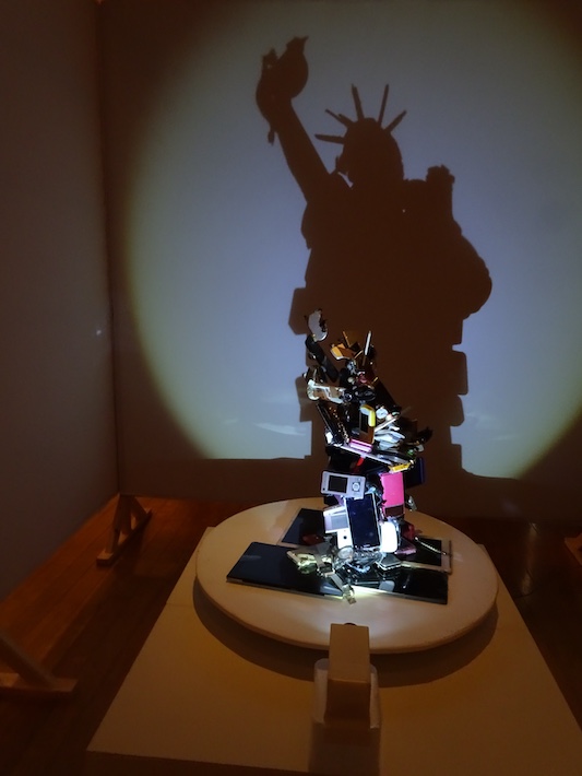 アンデルセン公園子ども美術館で開催中 びっくり仰天! 影アートの世界