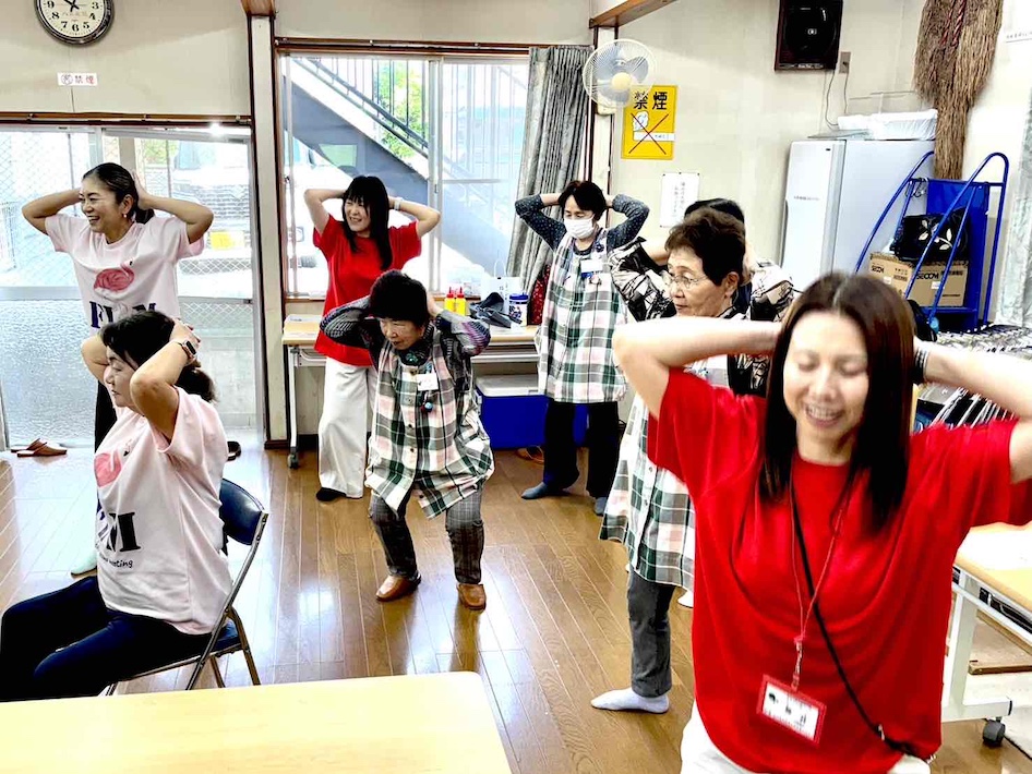 元気に笑える明日を、この町で　ロコモ大使が行く！　歌って踊ってBYE-BYEロコモ
