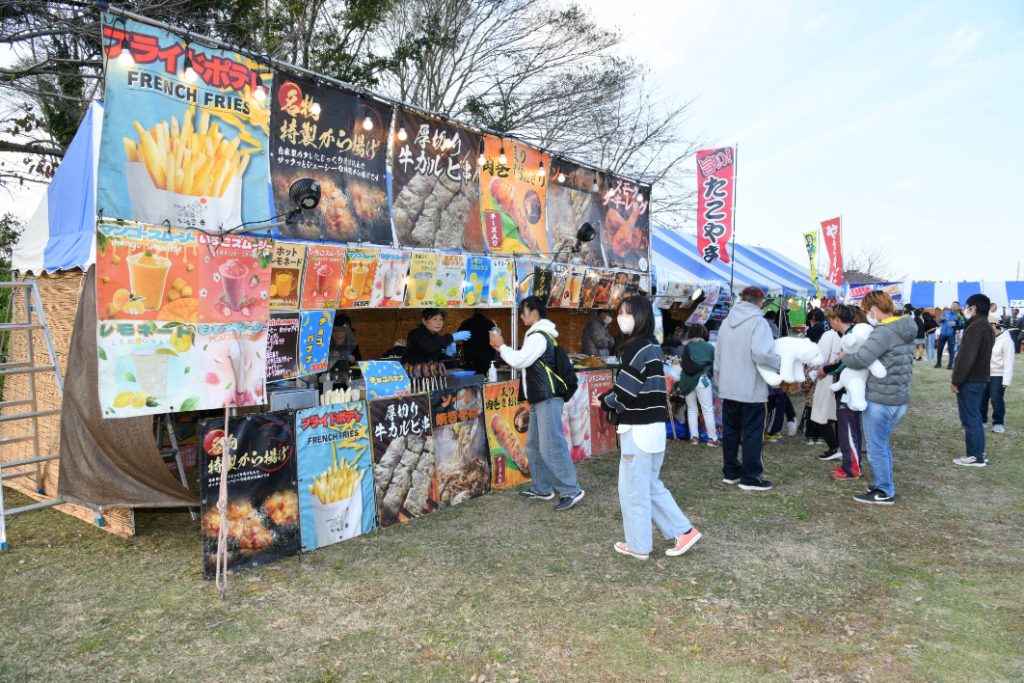 多彩なキッチンカーが出店