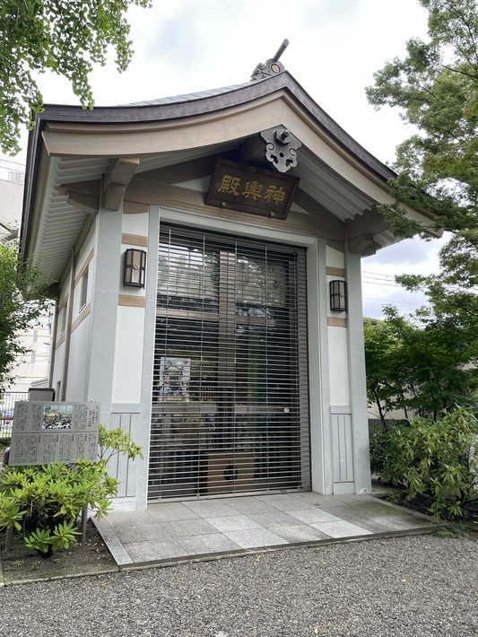 大神輿が納められている神輿殿
