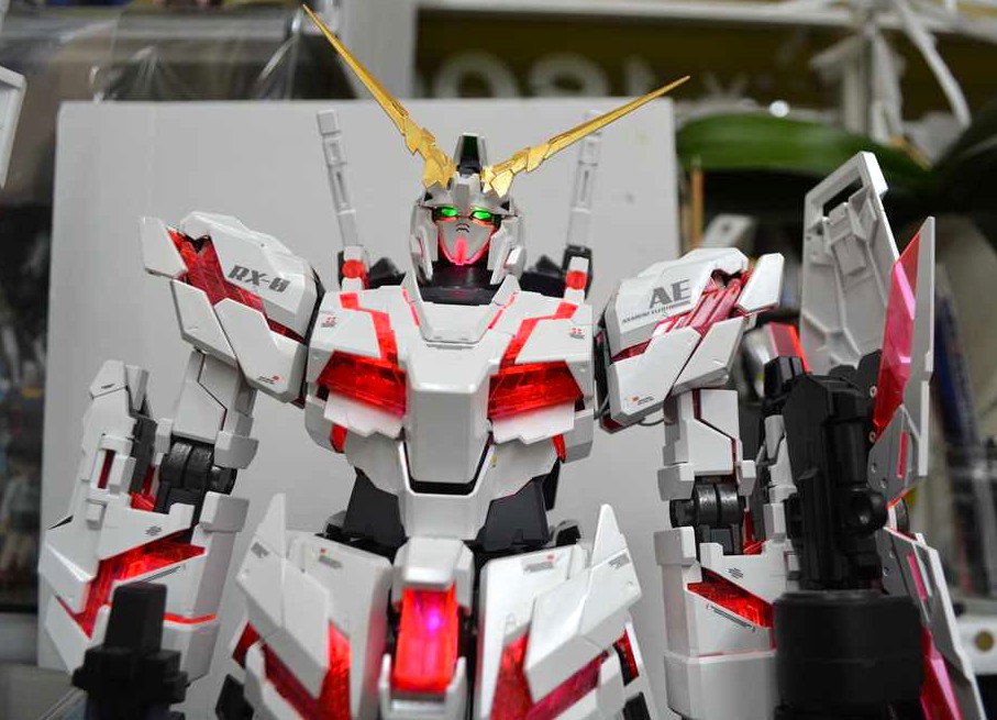 最新作「光るガンダム」