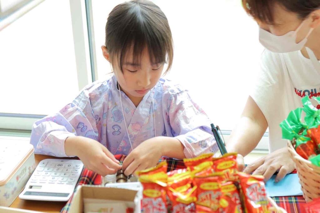 遊びも、学びも、地域でみんなで　こそだて応援サロン主催「みんなの駄菓子屋」 元気に開店！