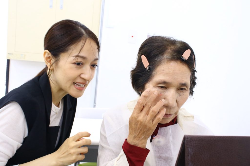 60代からはツヤと血色の「多幸感」がテーマ メイクのアップデート大作戦!
