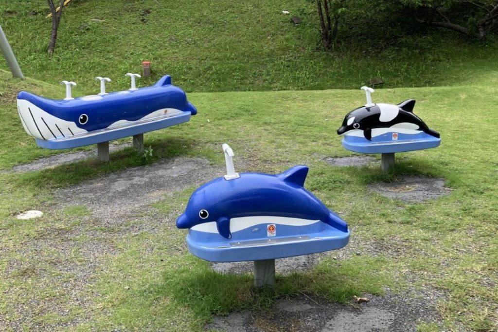 道の駅和田浦WA・O!　屋外のクジラ広場には小さい子が遊べる遊具も！