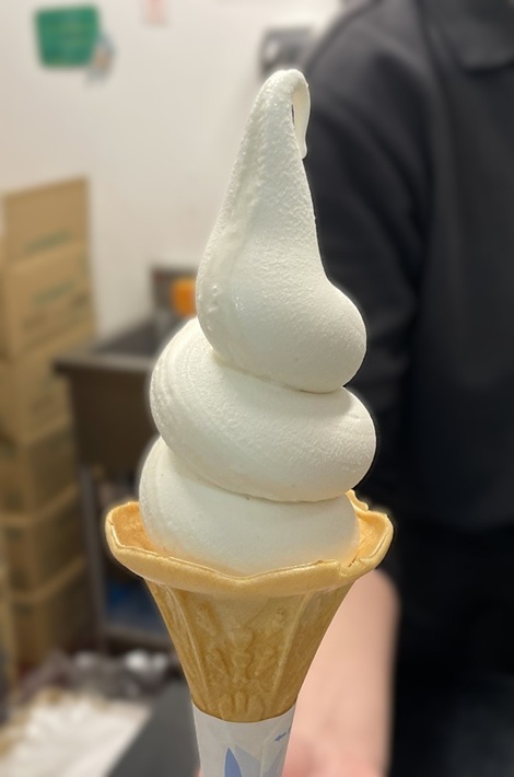 行列ができるカフェ発！もこもこピーナッツソフト【道の駅木更津 うまくたの里「＆TREE」】