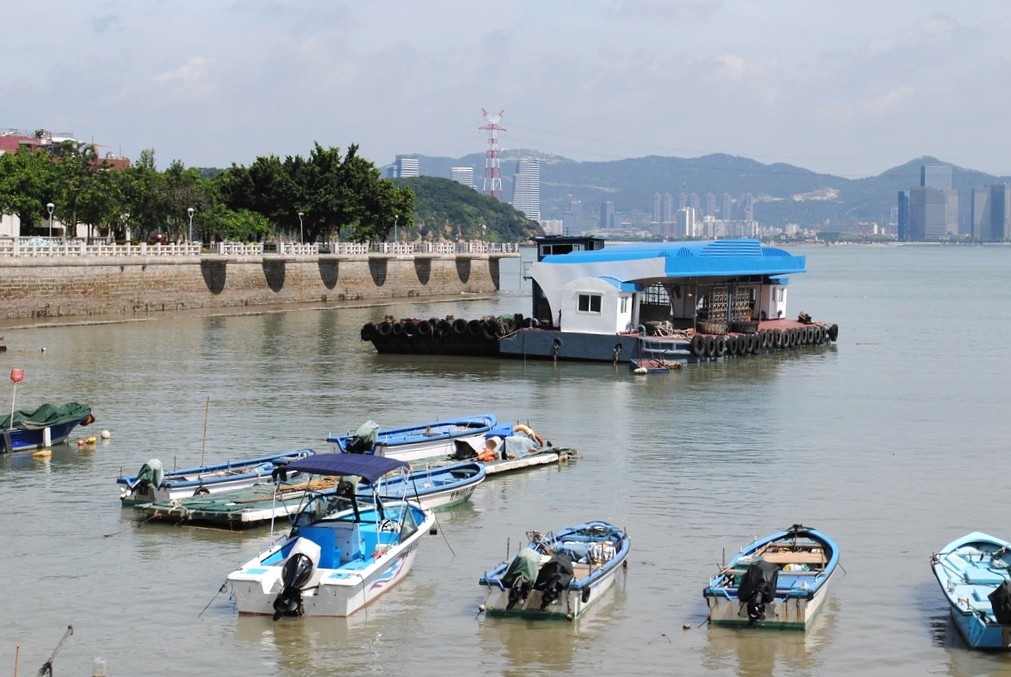 コロンス島の、穏やかな湾