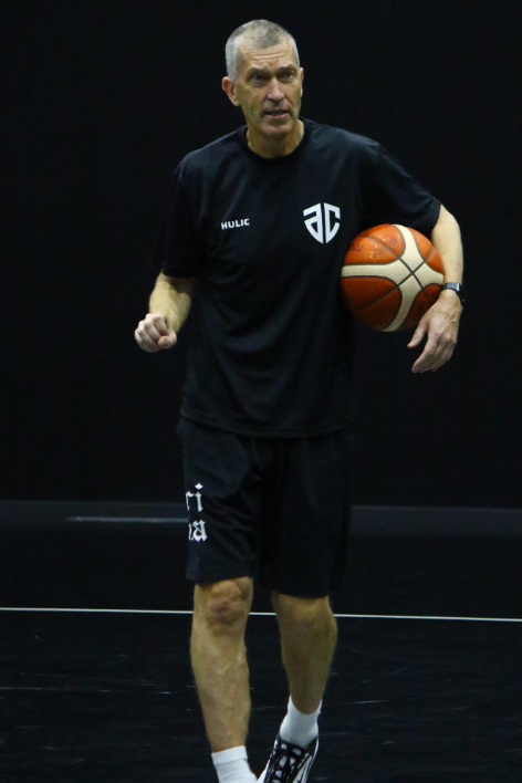 今シーズンもチームの指揮を執るアンドレ・レマニスHC