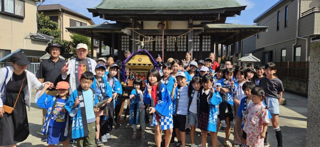 手を取り合って笑顔をつなぐ 羽黒台・戸張町会共同お祭り