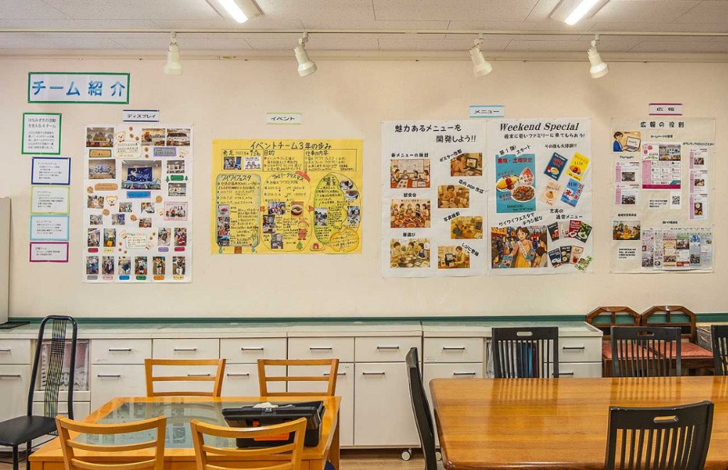 4チームそれぞれの展示も