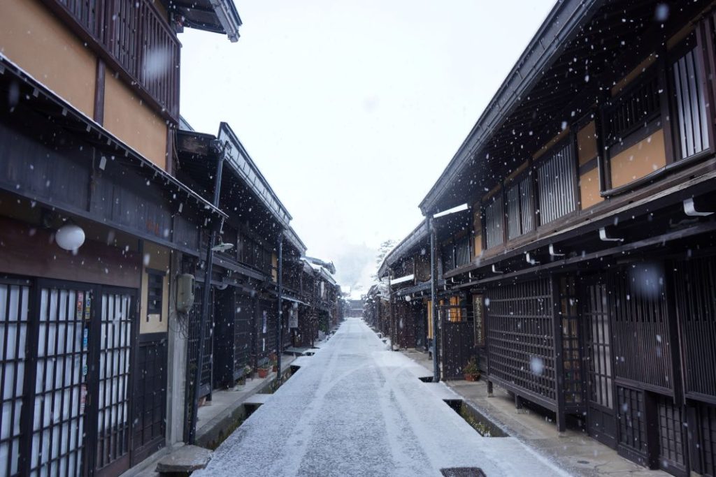 日下部味噌醤油醸造　冬の岐阜県飛騨高山の街並み
